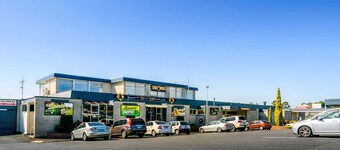 Top of the Town Hotel Motel