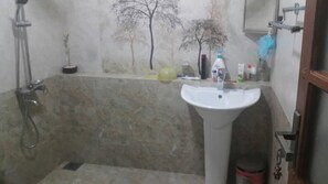 Bathroom sink - Palm Hill Guest House (Talalla)