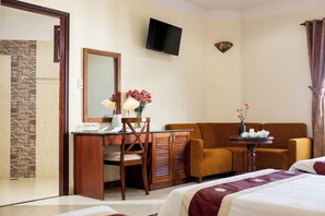 Family Room With city view | Minibar, desk, blackout drapes, free WiFi - Hung Phong Hotel (Da Lat)