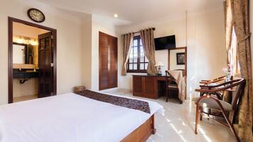 Superior Double or Twin Room | Minibar, desk, blackout curtains, free WiFi
