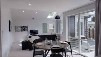 TV, Netflix, streaming services