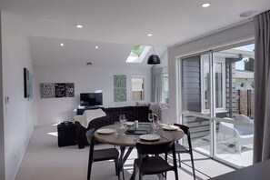 TV, Netflix, streaming services