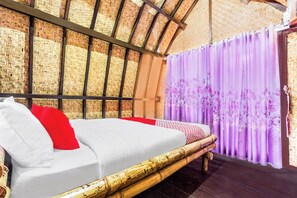 Deluxe Double Room | Desk, laptop workspace, free WiFi, bed sheets - Hotel O Telone Bungalow (Jerowaru)