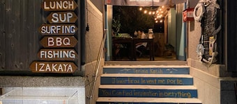 Guest House & Bar Diamond Head