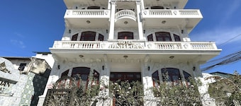 Capital O 1198 Dinh Loan Hotel