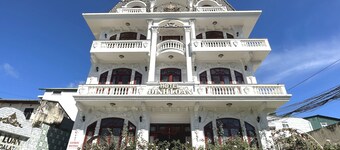 Capital O 1198 Dinh Loan Hotel