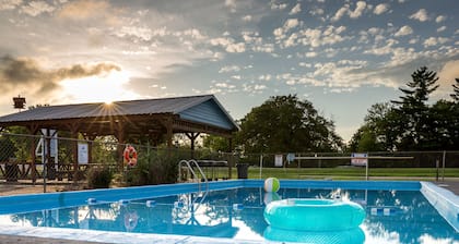 Adjoining Studios near Table Rock Lake & Silver Dollar City - 2 connecting rooms