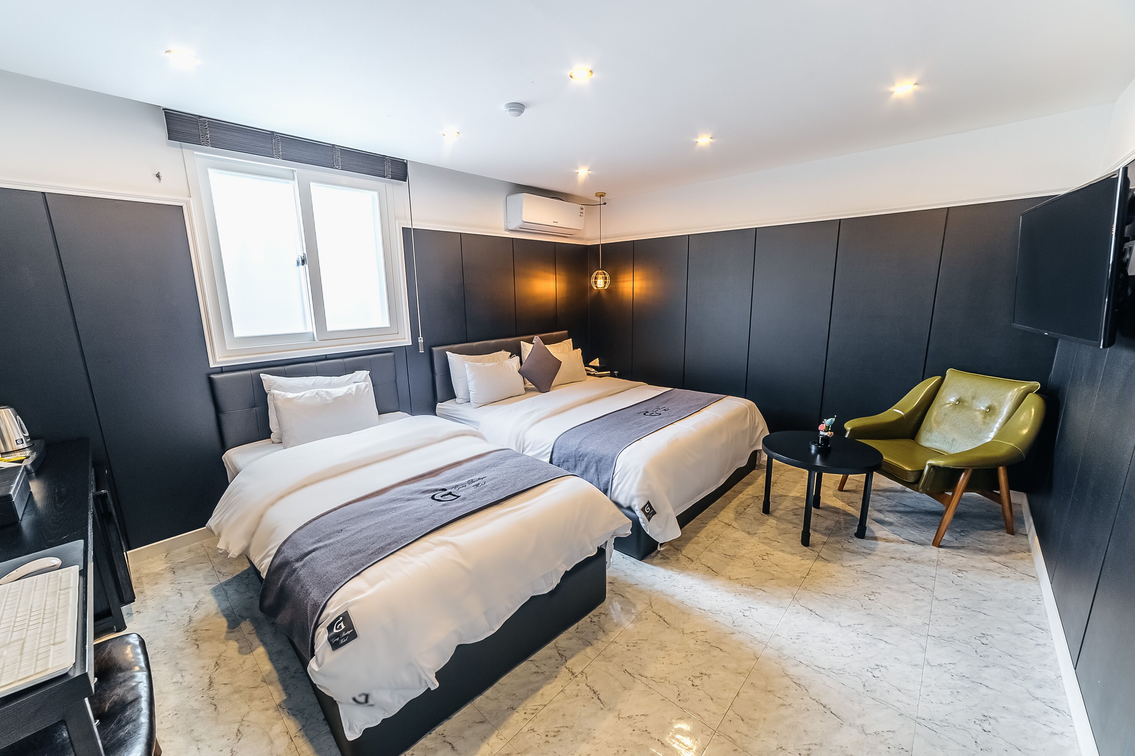 deluxe twin room | desk, blackout curtains, soundproofing, free wifi