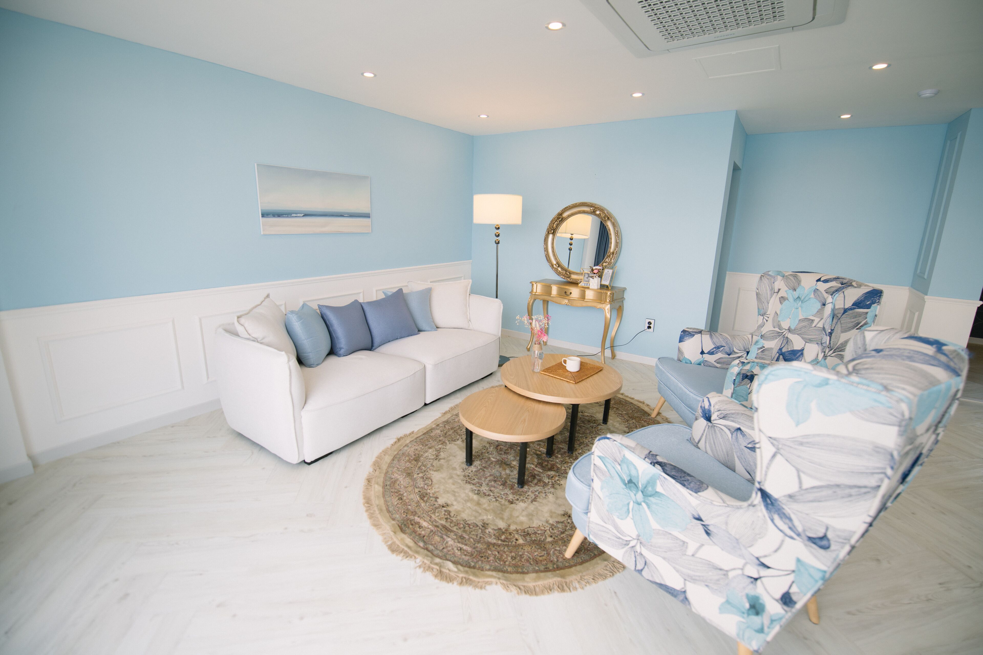 room (premium suite ocean) | living area | flat-screen tv, computer