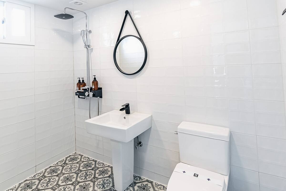 deluxe room | bathroom | shower, free toiletries, hair dryer, bathrobes