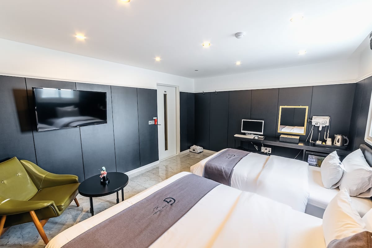 deluxe twin room | room amenity