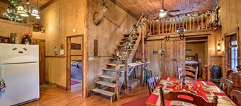 'The Bovard Lodge' Rustic Cabin Near Ohio River!