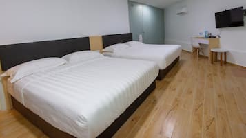 King Suite Room | Desk, blackout drapes, iron/ironing board, free WiFi