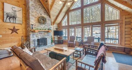 Expansive Group Getaway: 11 Mi to Lancaster!