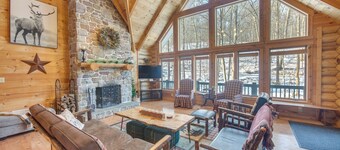 Expansive Group Getaway: 11 Mi to Lancaster!