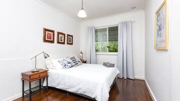 3 habitaciones, tabla de planchar con plancha, cuna de viaje y wifi