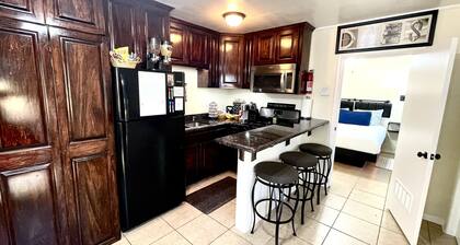 3 minuutin päässä lentokentältä ja Fort Bliss - erittäin lemmikkiystävällinen