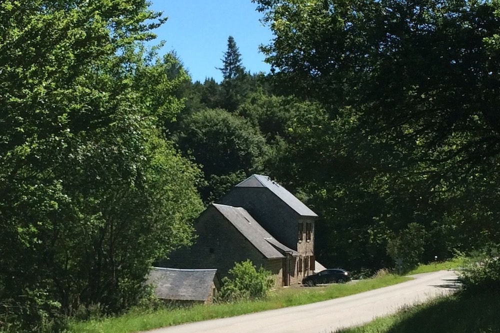 Romantic French country barn perfect for a couple/weekend breaks.