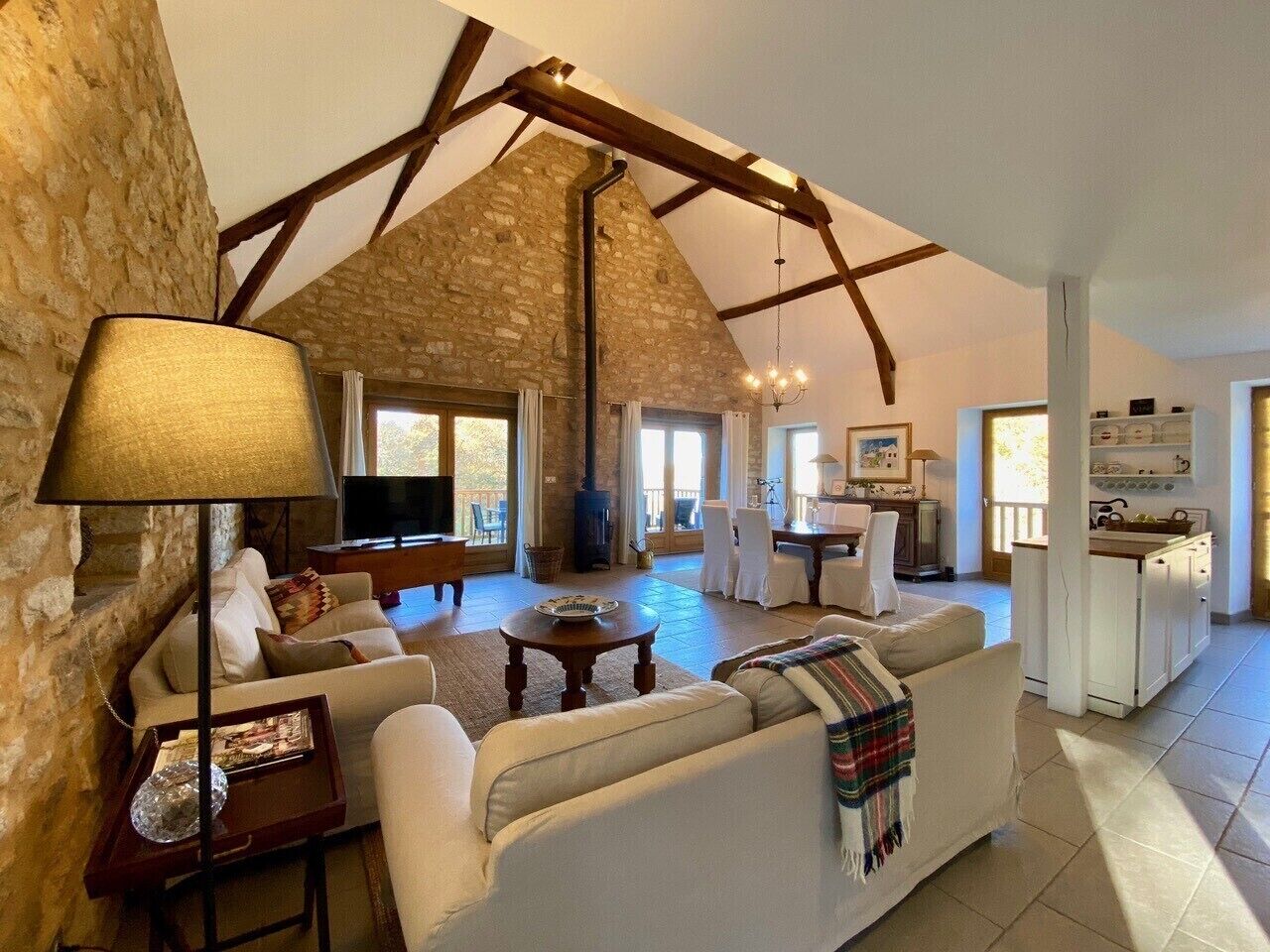 Romantic French country barn perfect for a couple/weekend breaks.