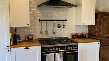 冰箱、微波炉、烤箱、炉灶