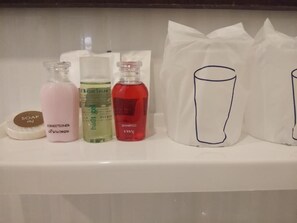 Shower, free toiletries, bidet, towels