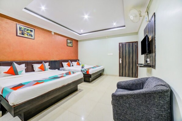 In-room safe, desk, iron/ironing board, free WiFi - Royal Residency (Bhubaneshwar)