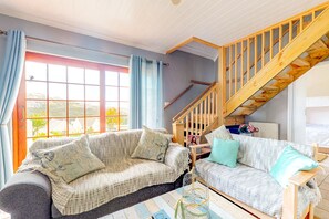 Family Apartment | Living room | 42-inch plasma TV with cable channels, TV - Snuggle Inn Mossel Bay (Mossel Bay)