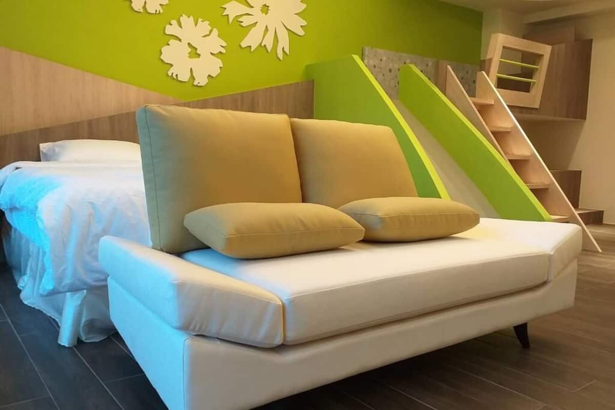 Family Triple Room | Desk, blackout curtains, soundproofing, free WiFi