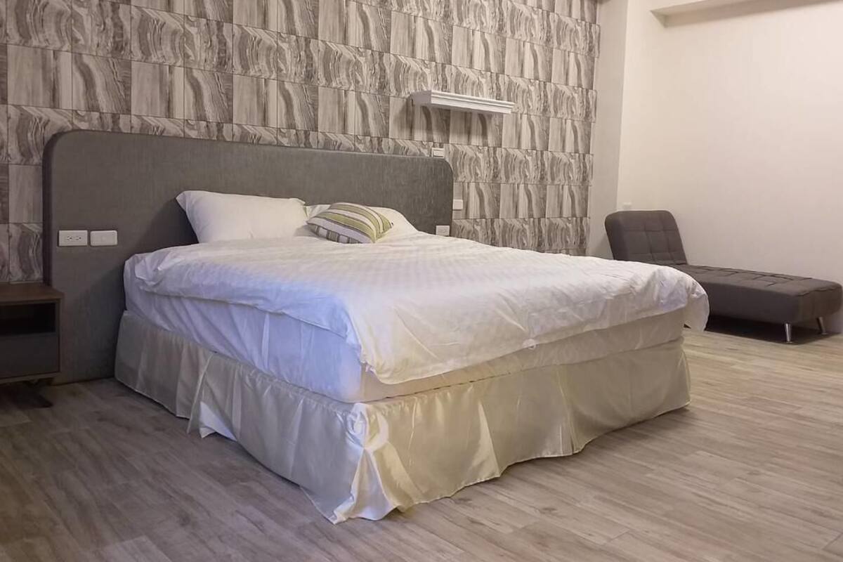 Double Room, 1 King Bed | Desk, blackout curtains, soundproofing, free WiFi