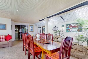 Classic Apartment | In-room dining - Executive Couples Suite Strand (Cape Town)
