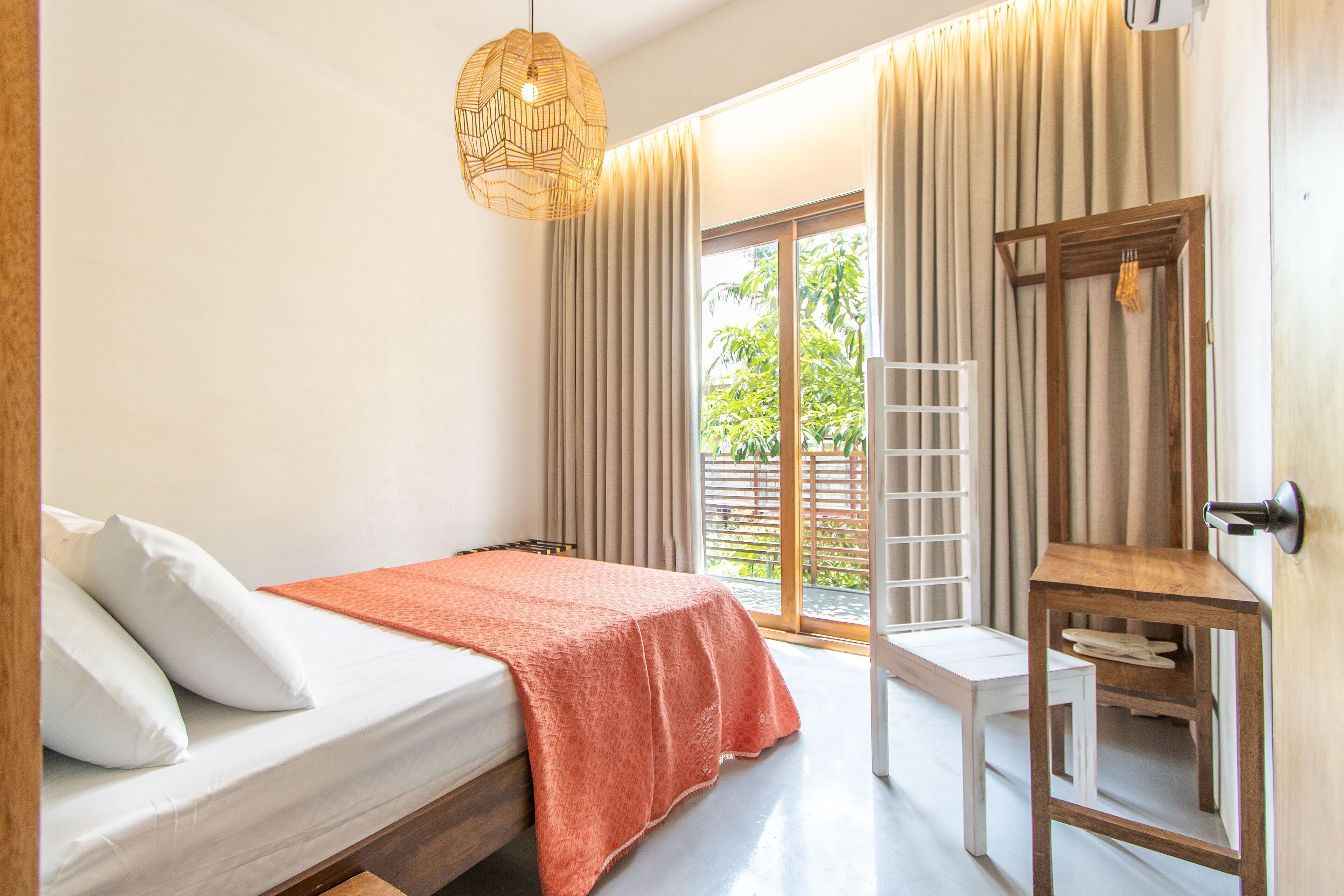 Phòng đôi Premium | Nệm cao su hoạt tính (memory foam), trang trí khác biệt 