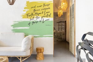 Khu tiếp khách ở sảnh