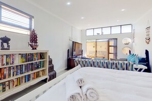 House, 1 Bedroom | 1 bedroom, blackout drapes, free WiFi, bed sheets - The Bachelor Strand (Cape Town)