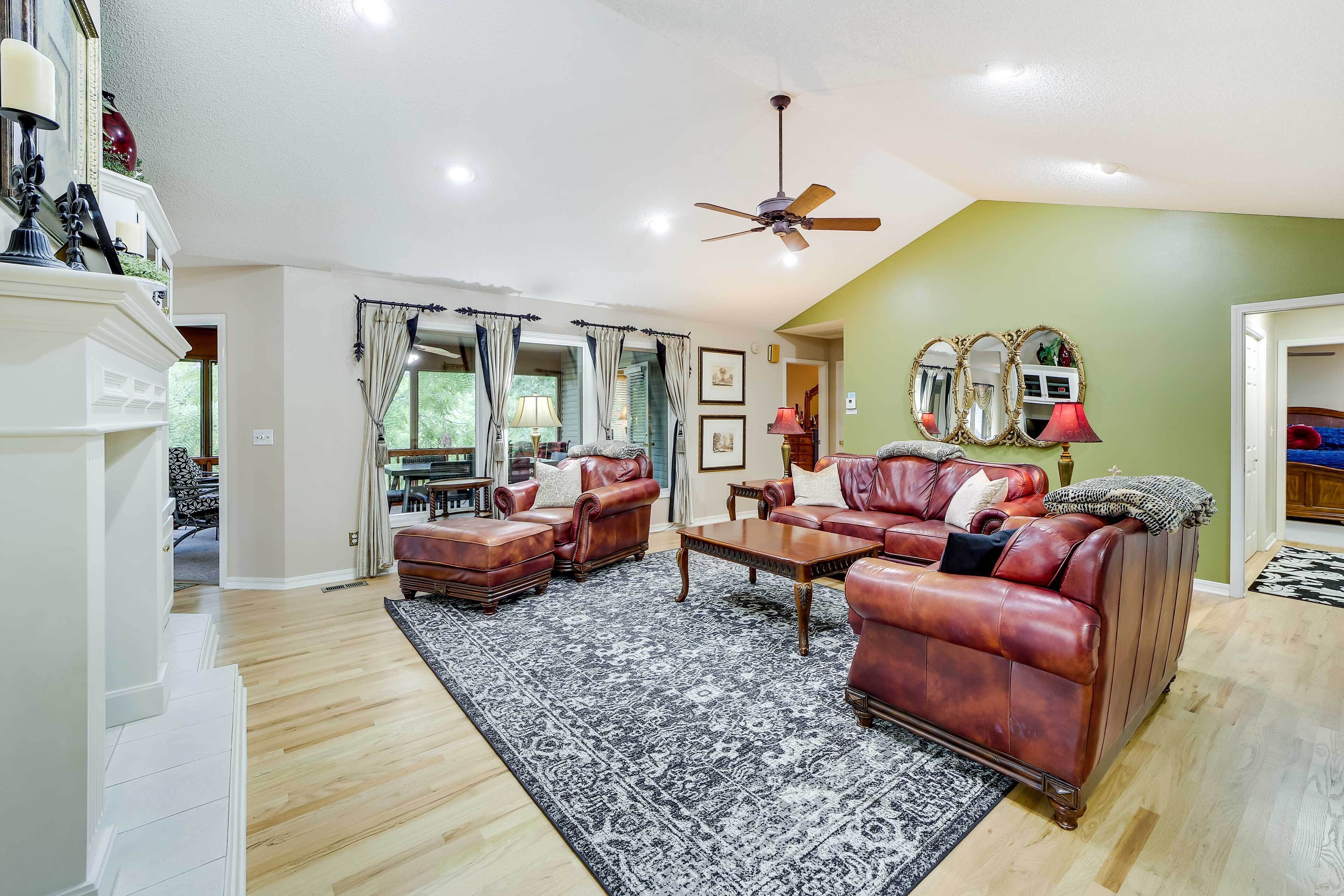 Home in Bella Vista w/ Deck & Lake Windsor Views!