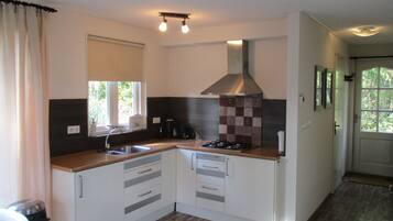 Basic Chalet | Private kitchen | Espresso maker, fridge, stovetop, electric kettle