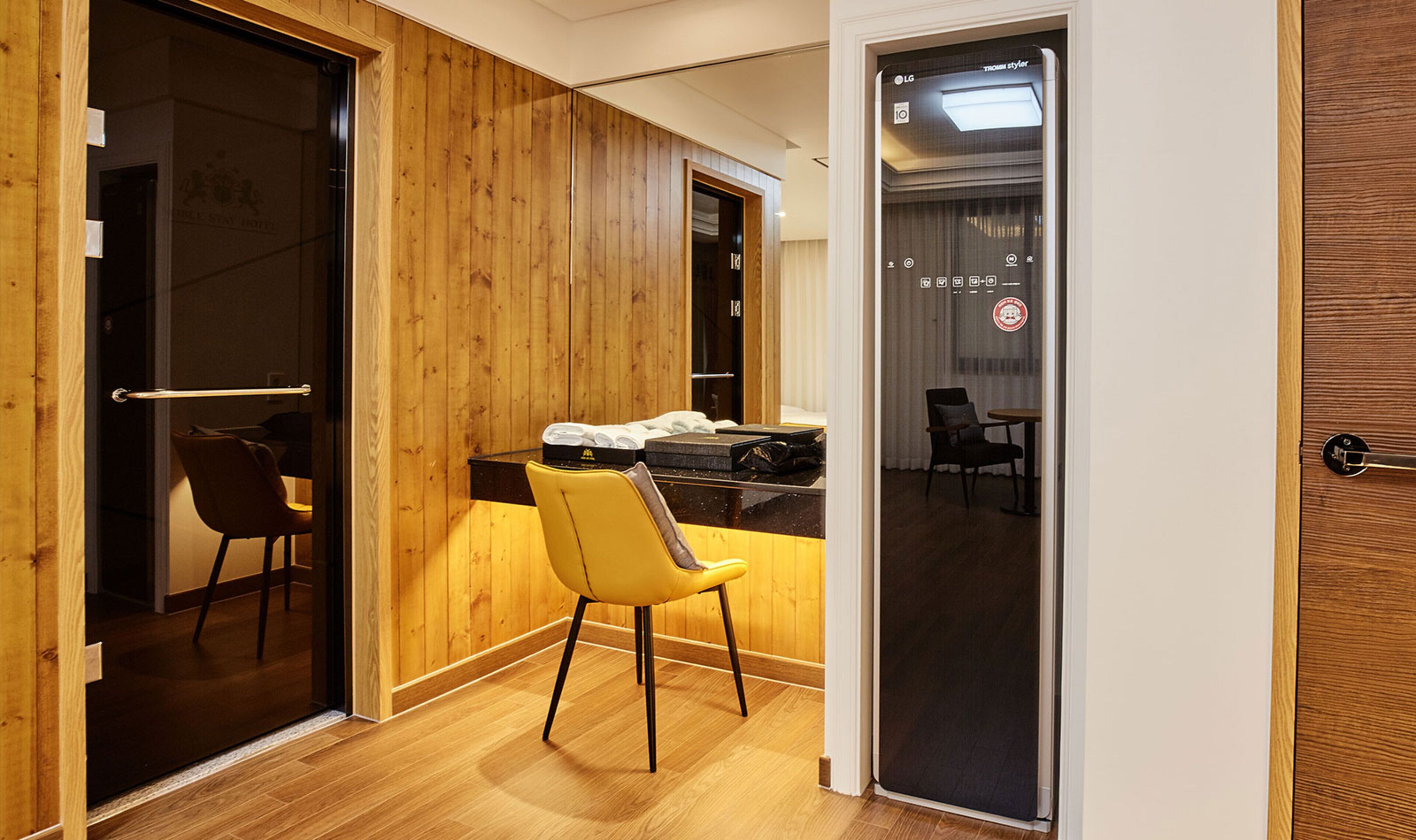 1 bedroom, desk, laptop workspace, soundproofing