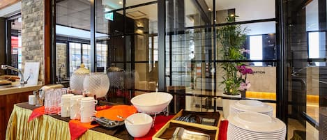 Daily buffet breakfast (KRW 10000 per person)