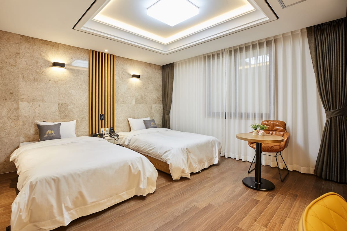 Standard Twin Room | Desk, laptop workspace, soundproofing, WiFi (free)