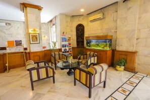 Lobby sitting area - Hotel Classic Residency (Haridwar)