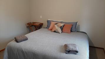 5 Schlafzimmer, Bügeleisen/Bügelbrett, Reisekinderbett, Bettwäsche