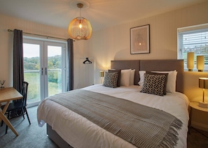 Hoggarths Retreat | 4 bedrooms, premium bedding, iron/ironing board, free WiFi