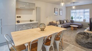 In-room dining - Hoggarths Retreat (Whitby)