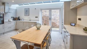 In-room dining - Hoggarths Retreat (Whitby)