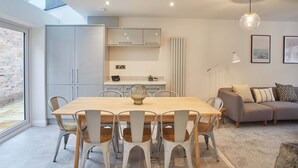 In-room dining - Hoggarths Retreat (Whitby)