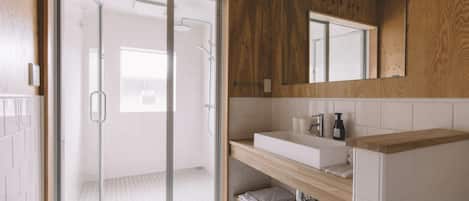 Bruser, brusehoved med spredningseffekt, gratis toiletartikler