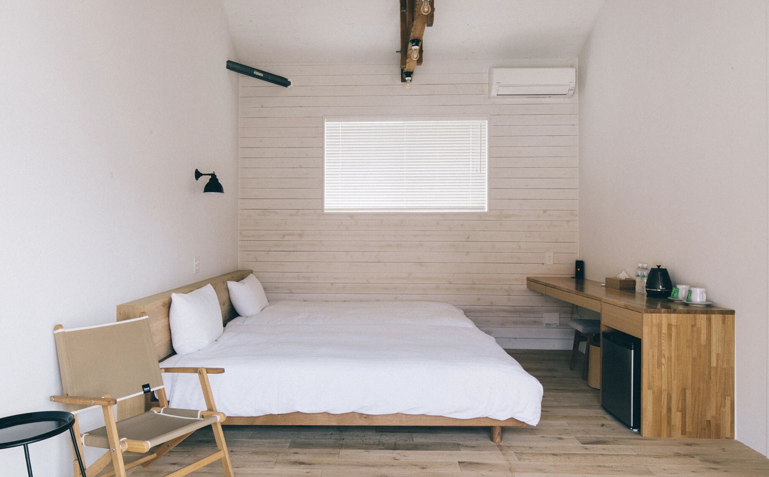 Escritorio, cortinas blackout y wifi gratis 