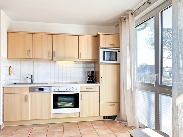 Køleskab, mikrobølgeovn, ovn, opvaskemaskine