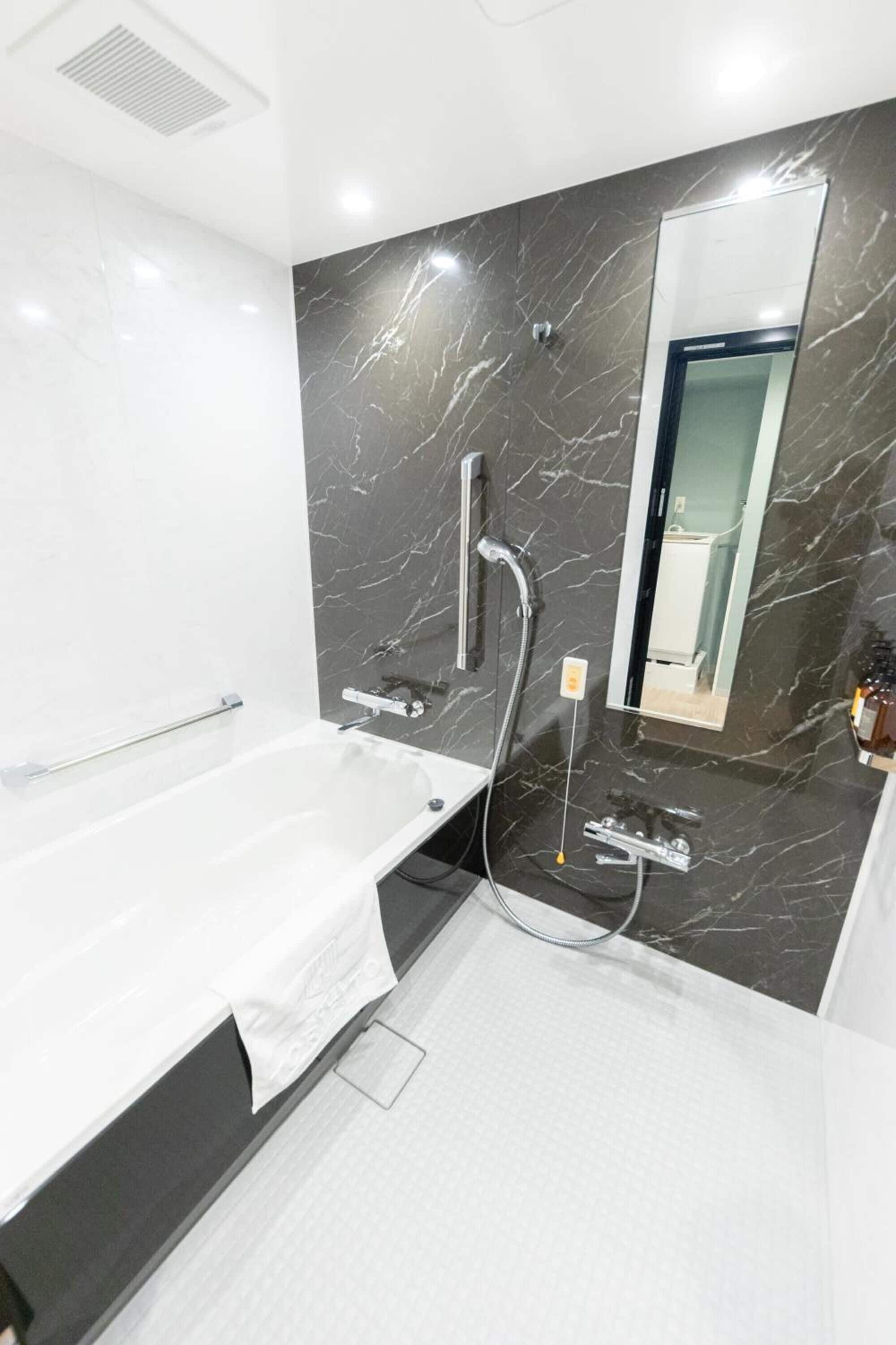 combined shower/bathtub, free toiletries, hair dryer, slippers