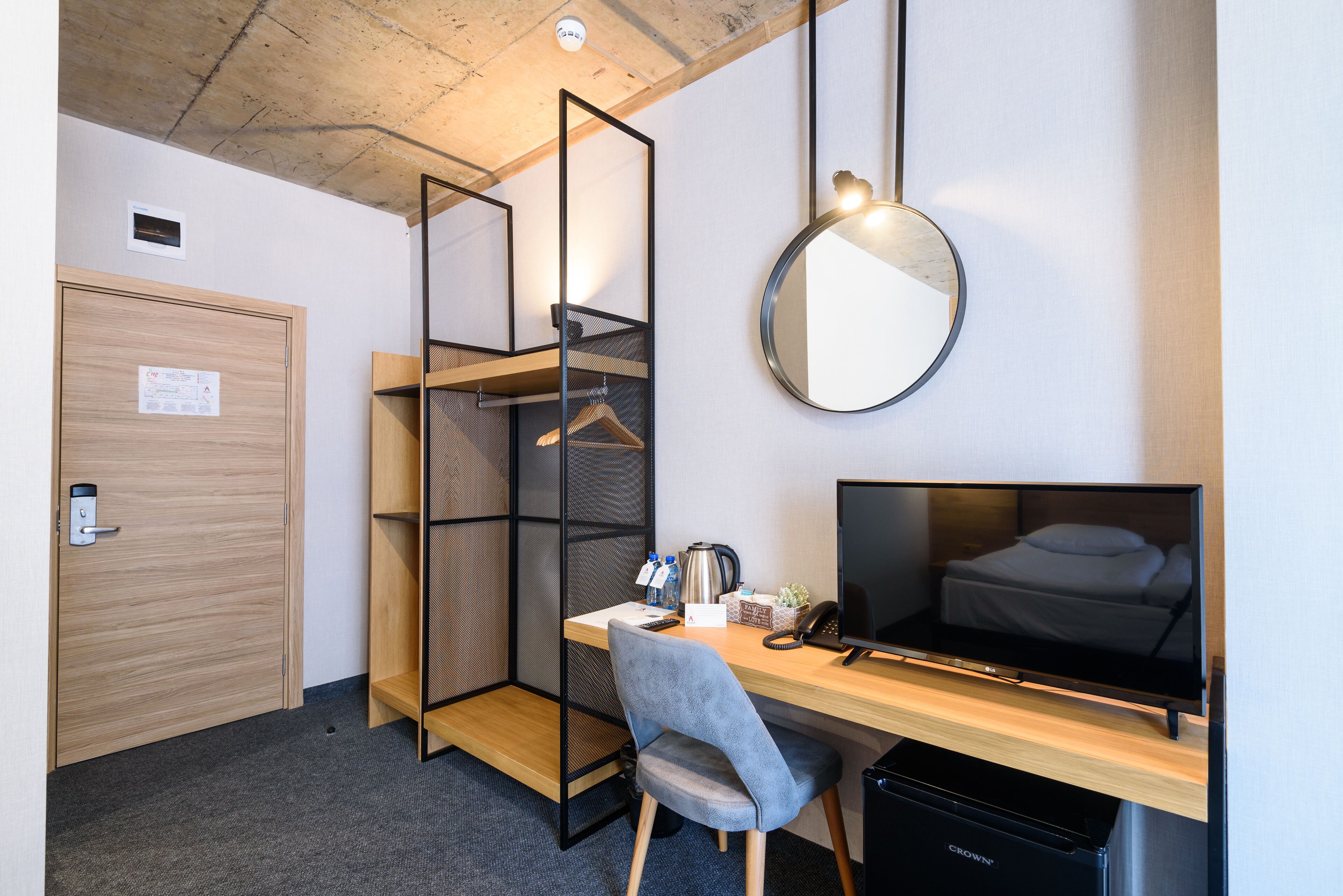 1 bedroom, in-room safe, desk, iron/ironing board