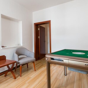 Deluxe Suite | Living room | LCD TV - Floral Hotel Dianhu Holiday Shanghai (Shanghai)